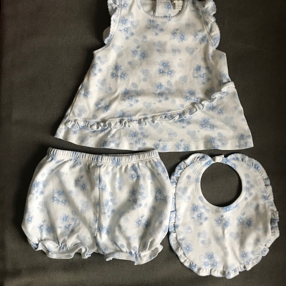 NWOT Kissy Kissy adorable set. 12-18 months.
